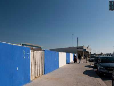 Quasi un chilometro pi� avanti si trova invece il Distaccamento dell'Aeronautica, una delle due spiagge (l�altra � a Torre a Mare) riservata ai militari �del volo�. Quella di Santo Spirito � la pi� piccola: conta 59 cabine. Prima di diventare uno stabilimento balneare intorno agli anni 70, veniva utilizzata da parte per esercitazioni in mare
